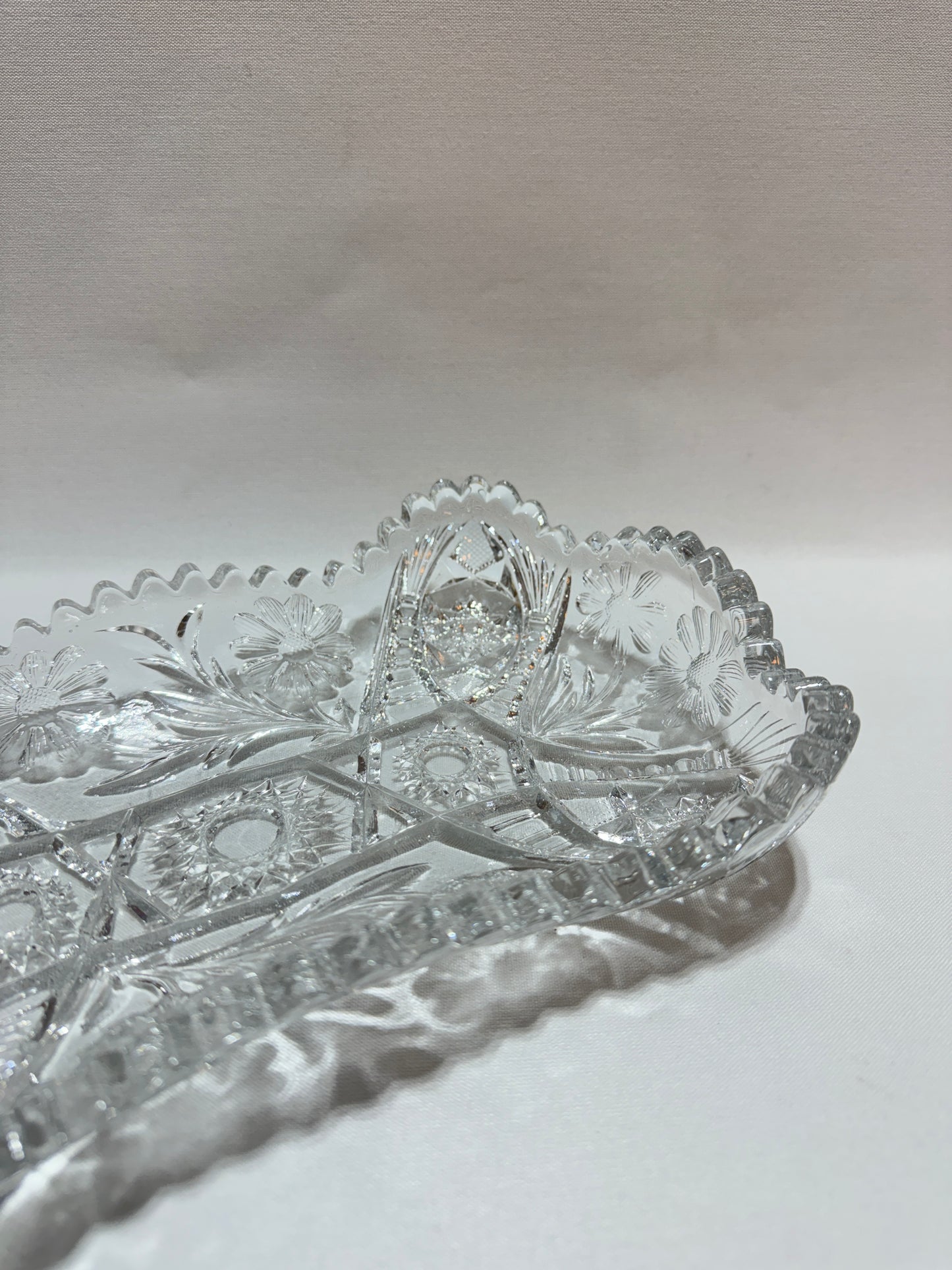 Massivt glasfat- 1900-tal