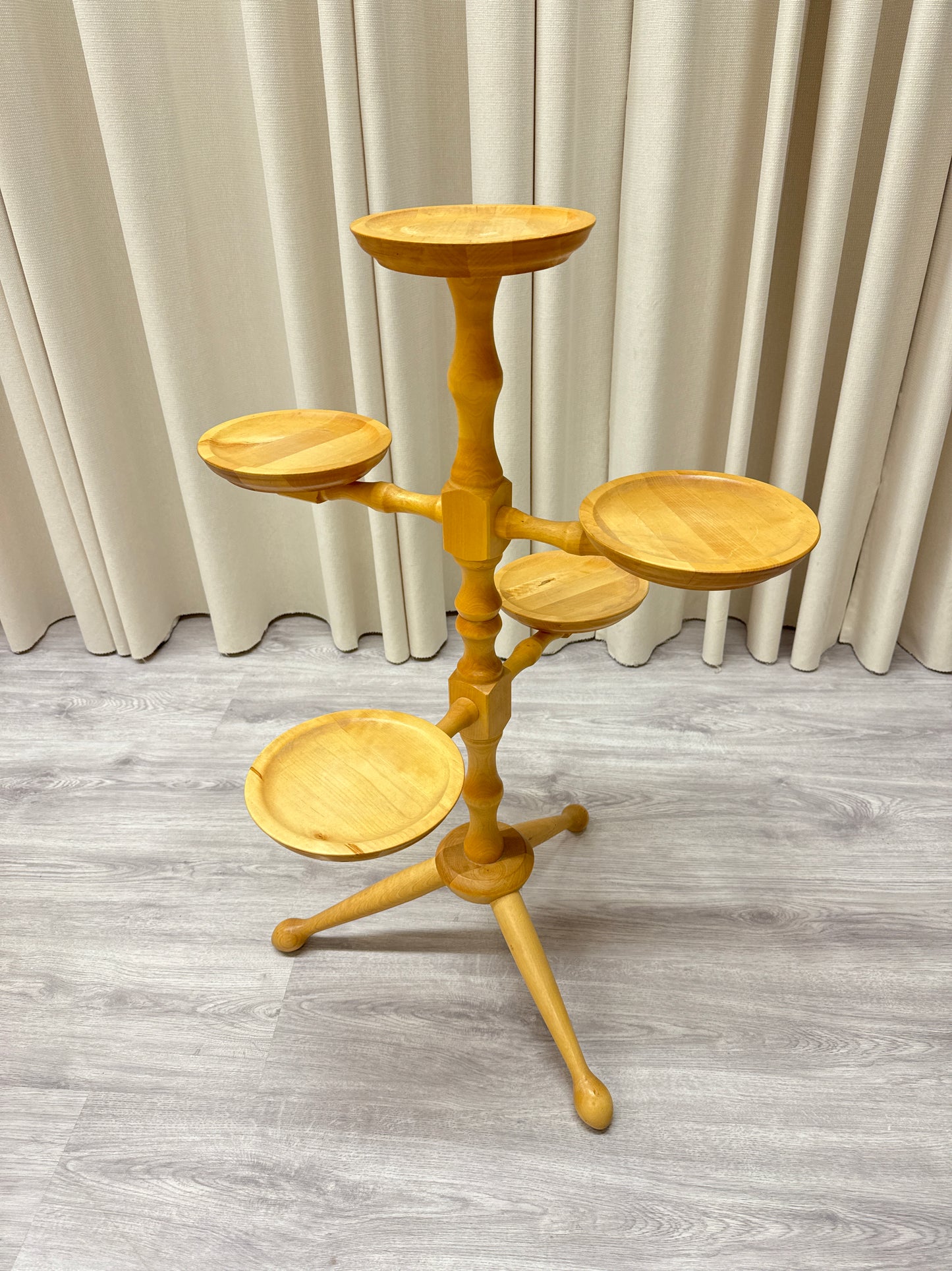 Blompiedestal i trä