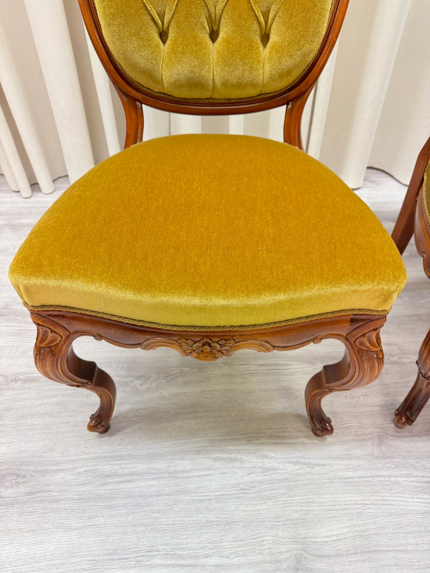 2 st Stilstolar - Olive - 1900 tal