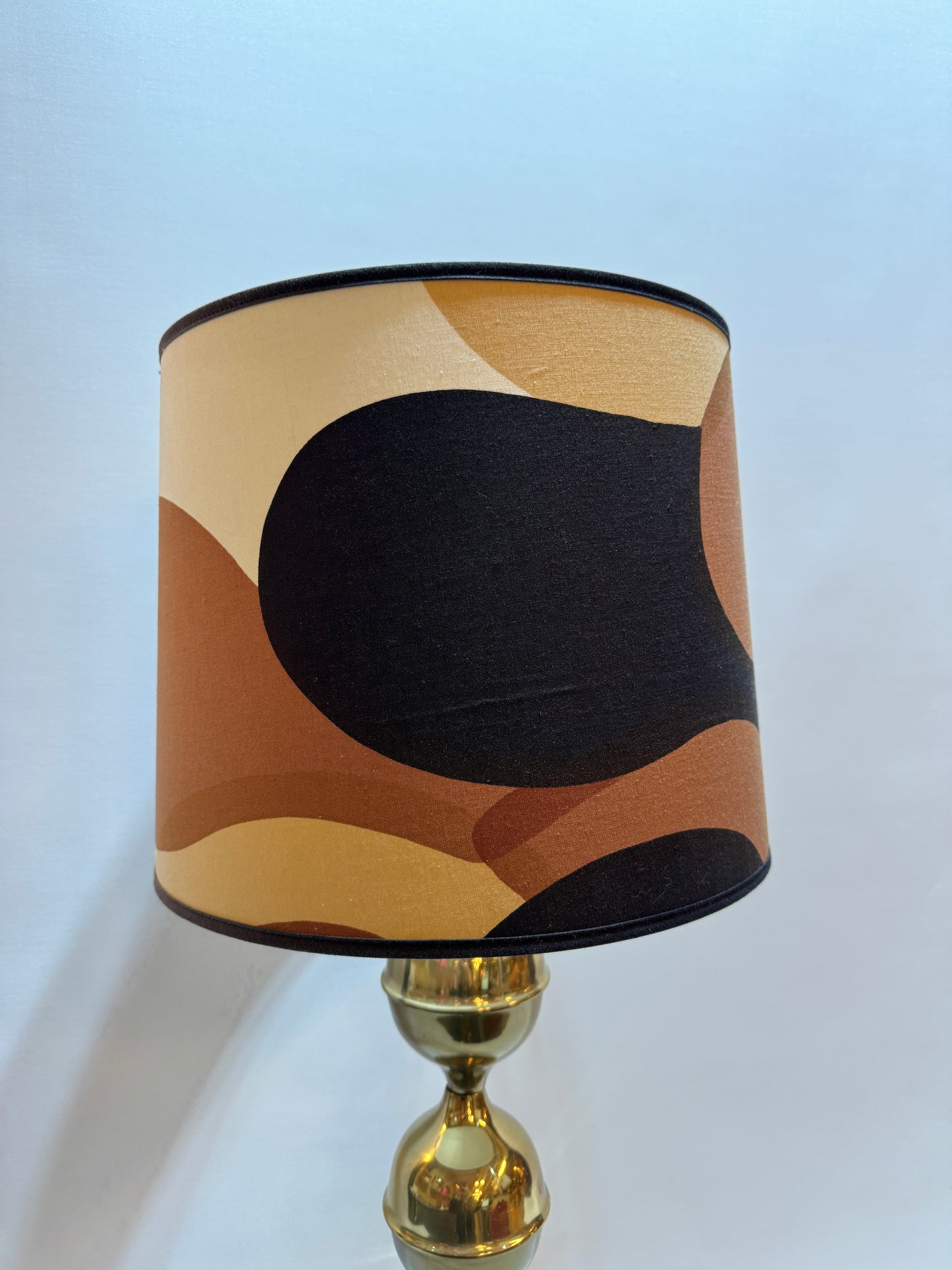 Lampa med Marimekkoskärm