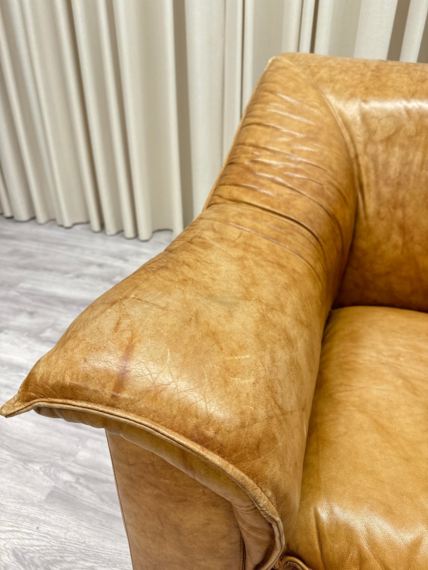 Italiensk skinnsoffa 2-sits