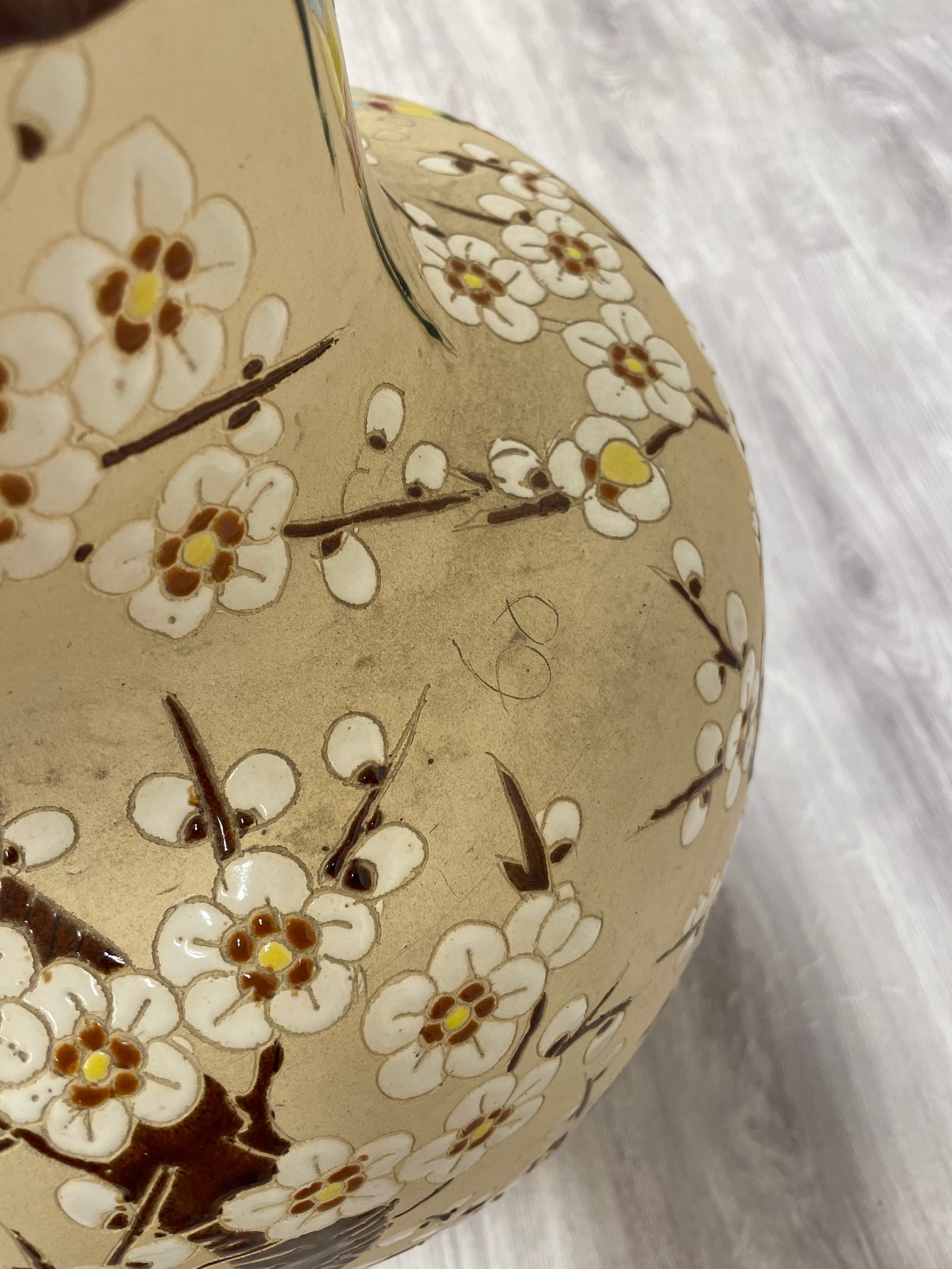 Japansk urna 1900-tal