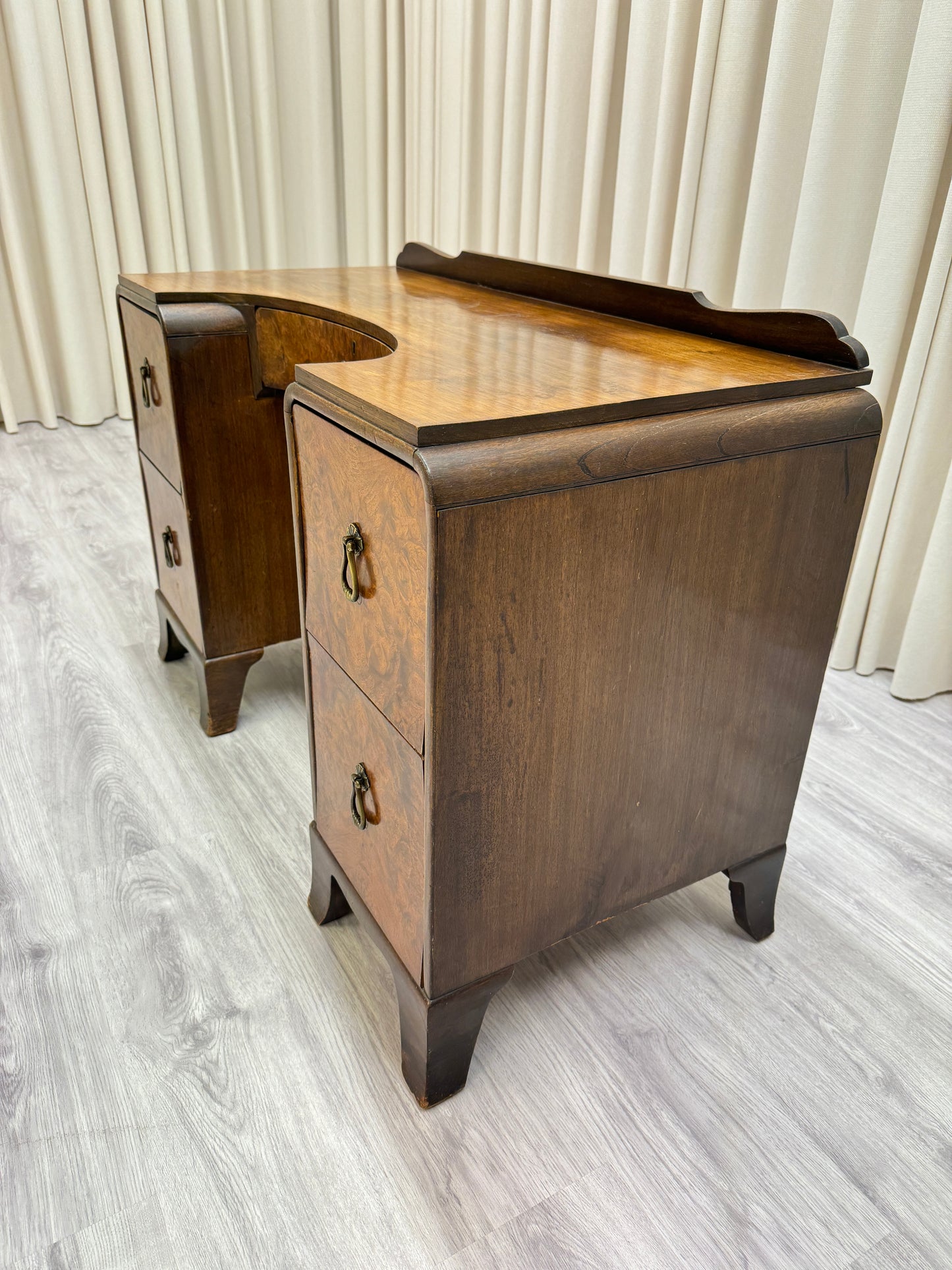 Skrivbord/sminkbord 1900-tal