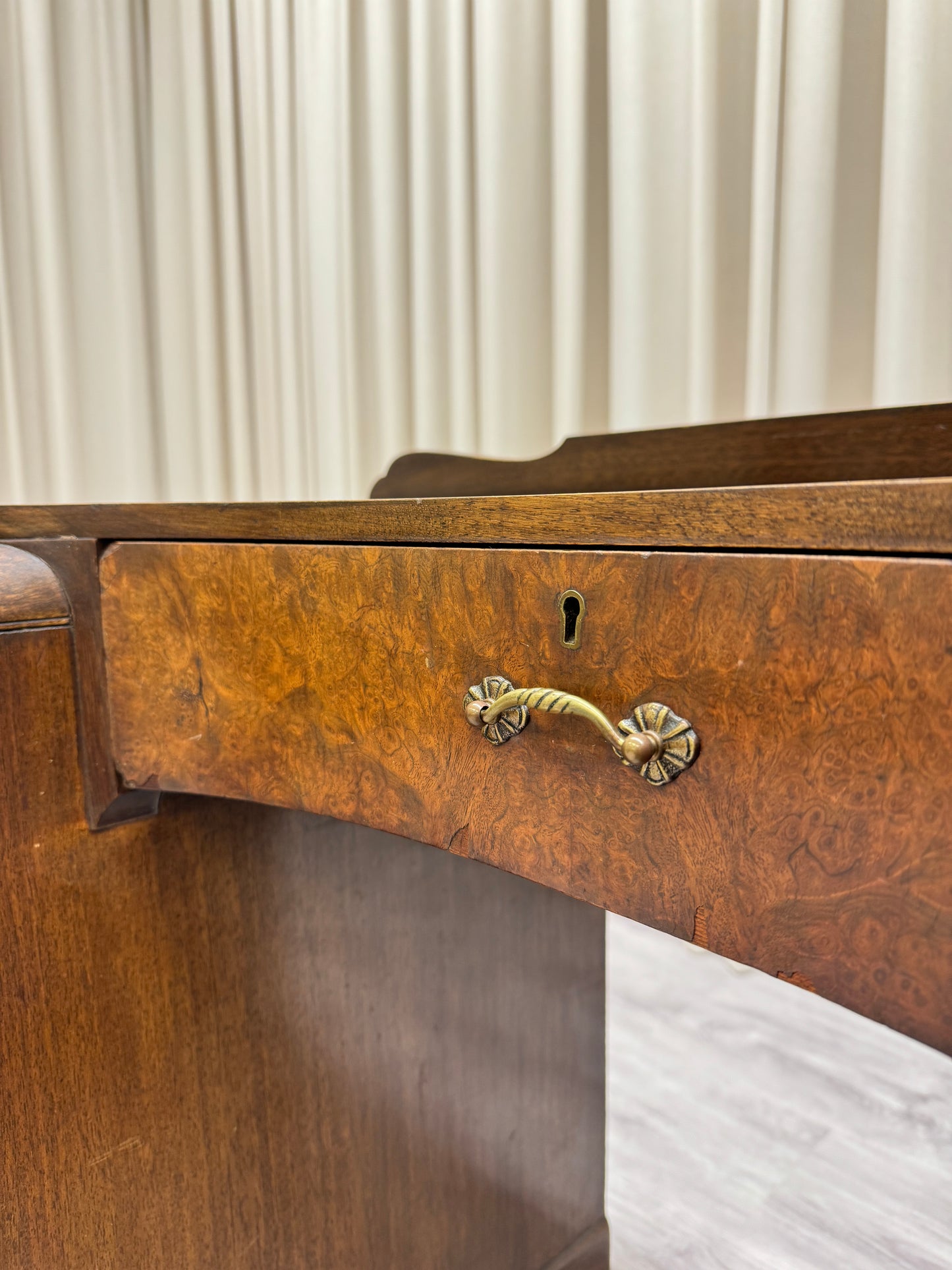 Skrivbord/sminkbord 1900-tal