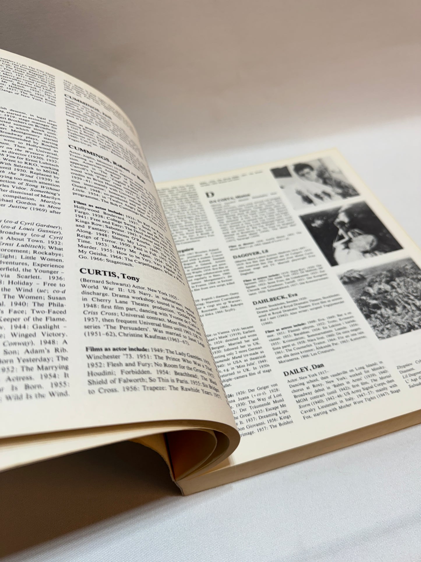 Bokhäfte - The world encyclopedia of the film