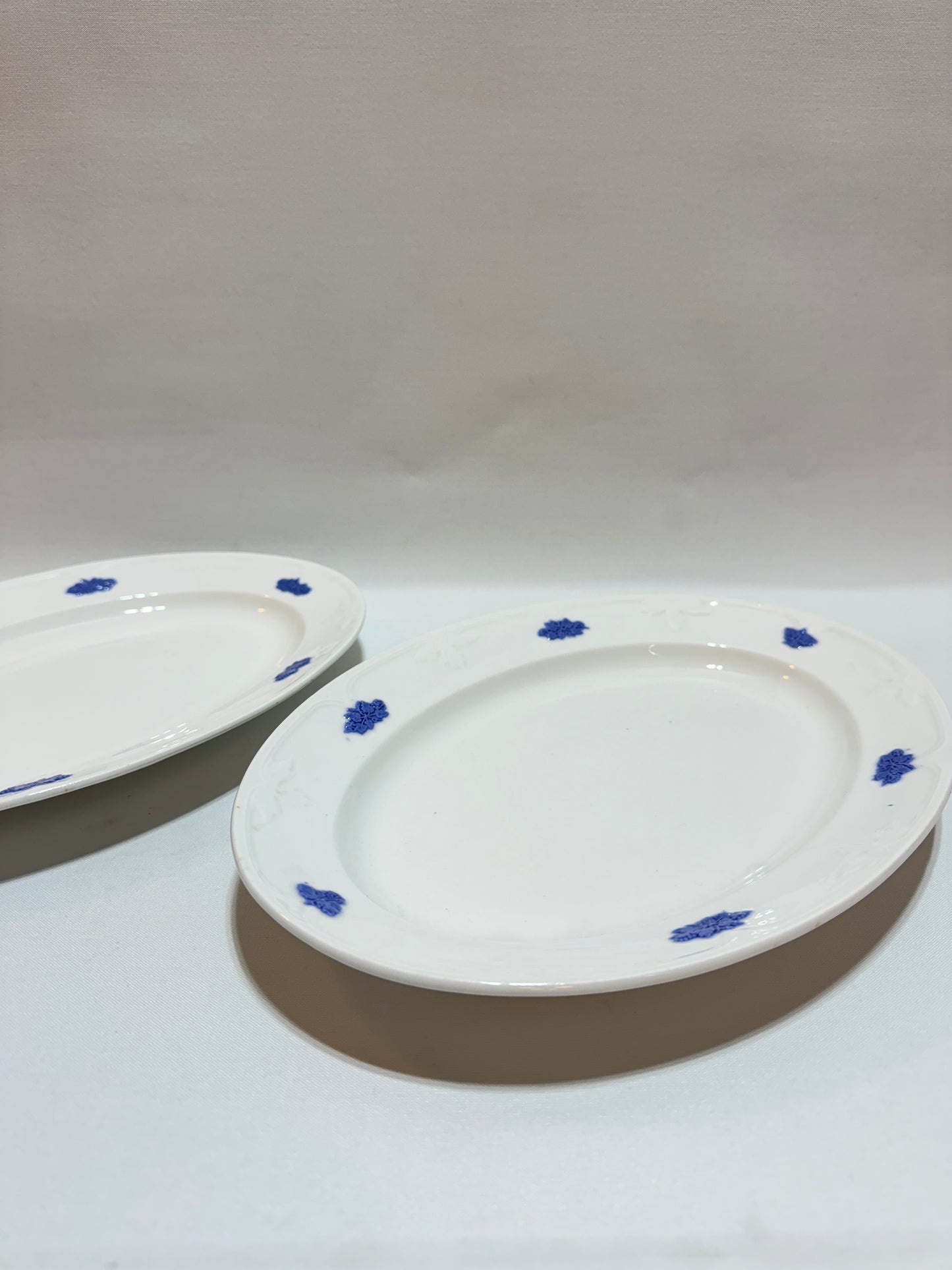 Mellan uppläggningsfat - Blå Blom