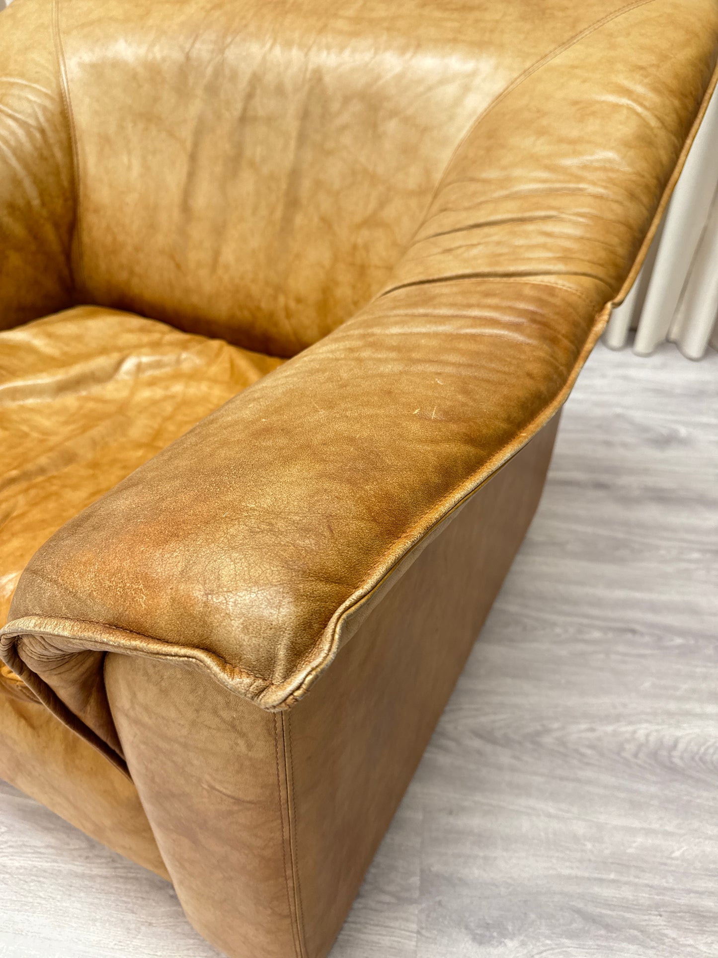 Italiensk skinnfåtölj