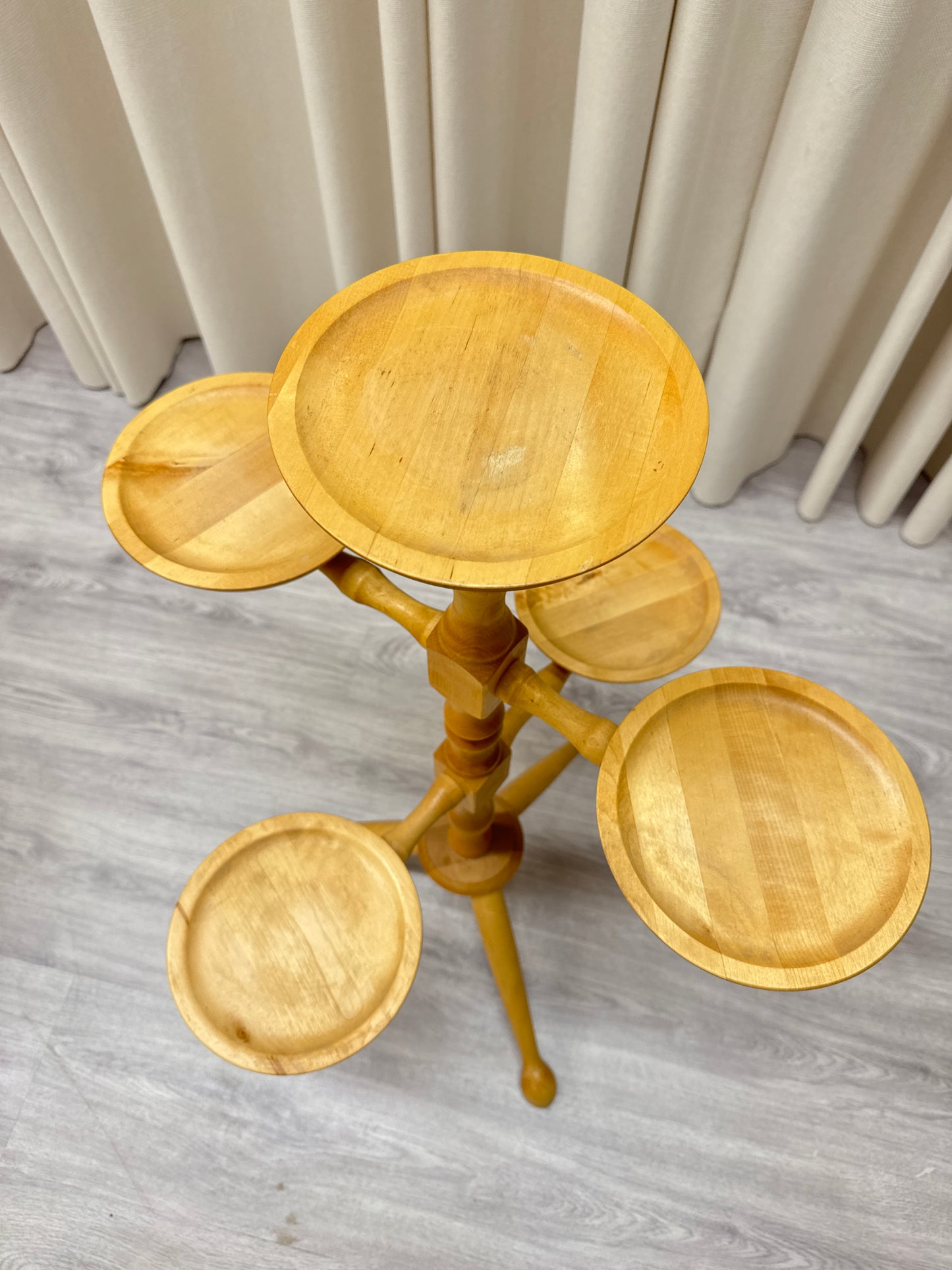 Blompiedestal i trä