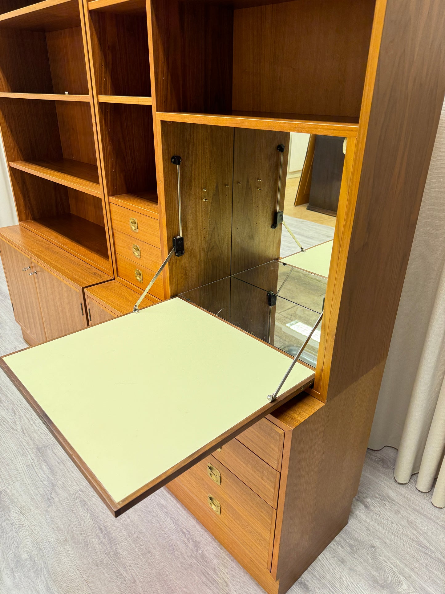 Bokhylla i teak - 1900-tal