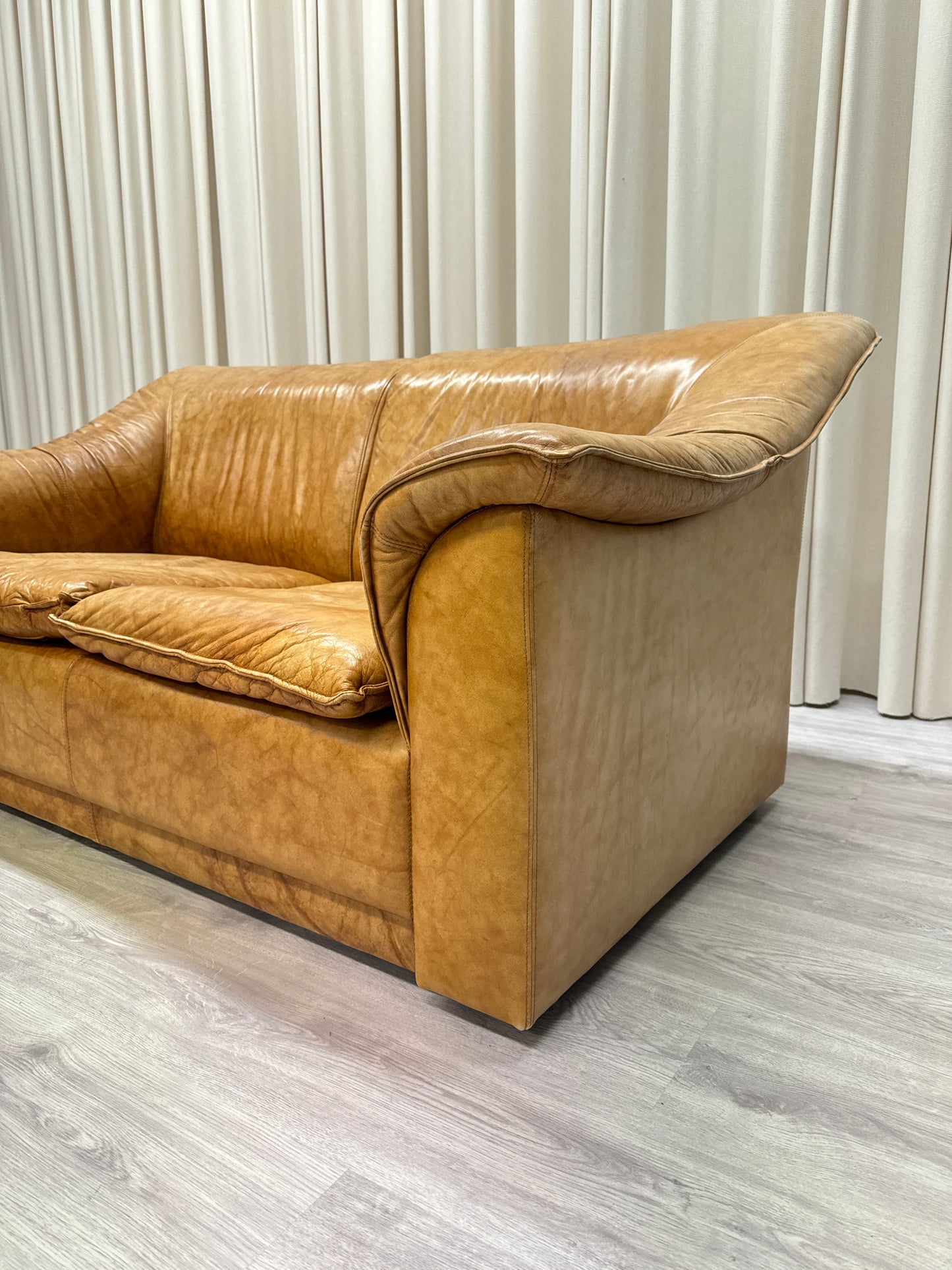 Italiensk skinnsoffa 2-sits