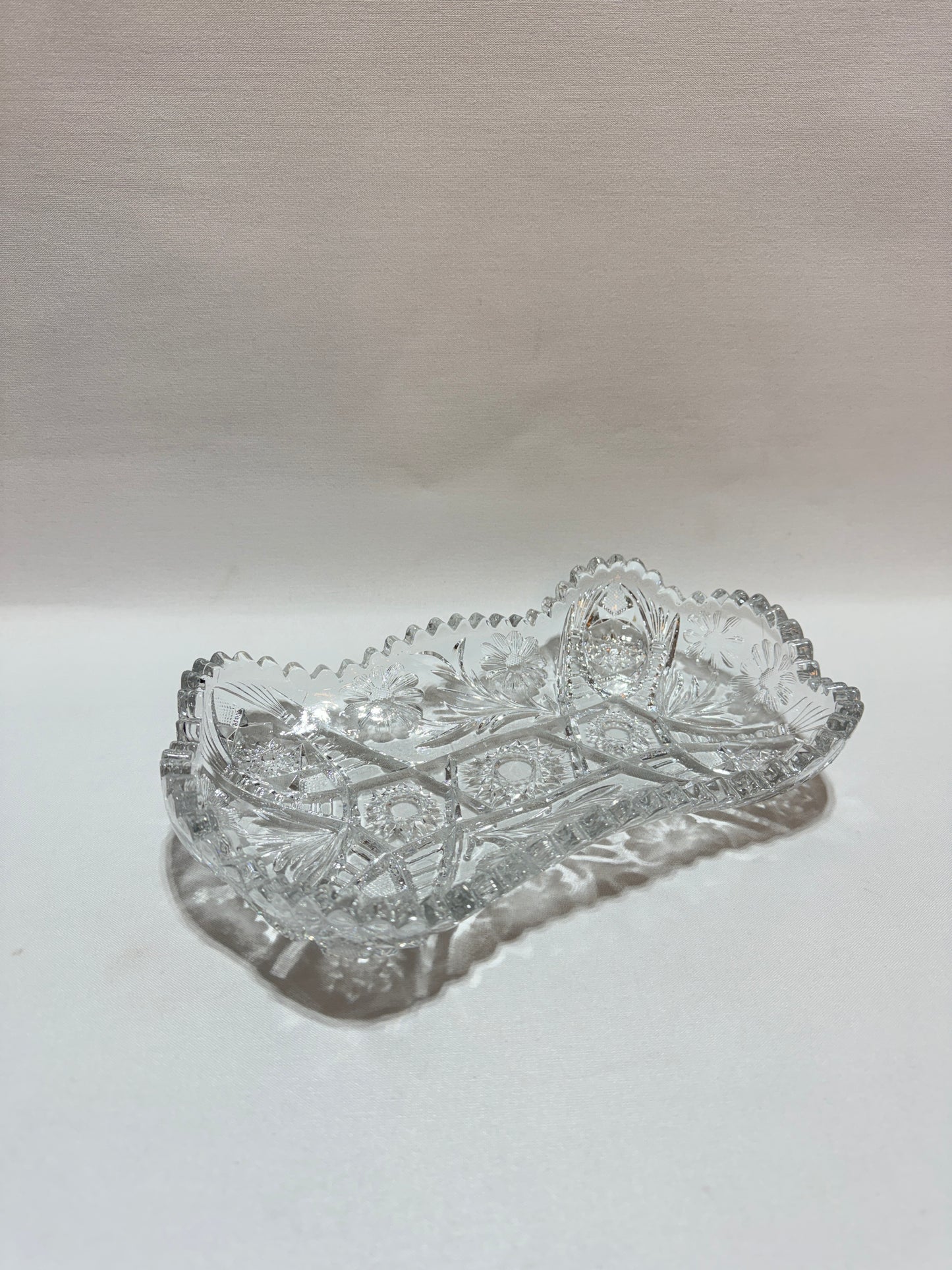 Massivt glasfat- 1900-tal