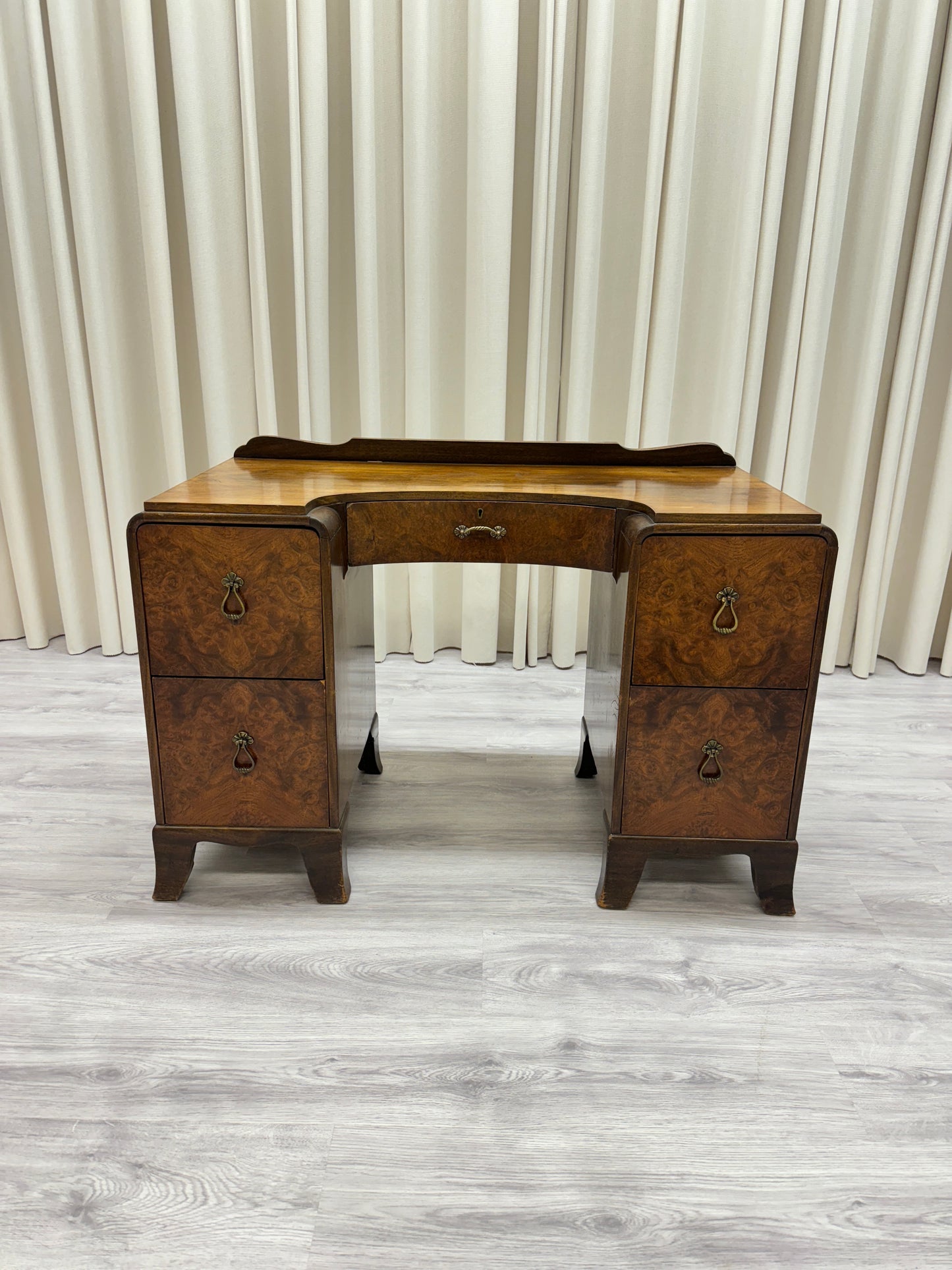 Skrivbord/sminkbord 1900-tal