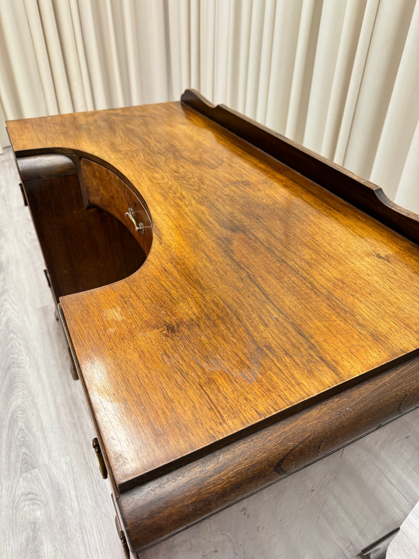 Skrivbord/sminkbord 1900-tal