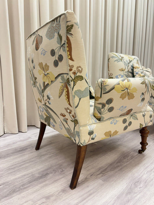 2 st blommiga fåtöljer - Sekelskifte