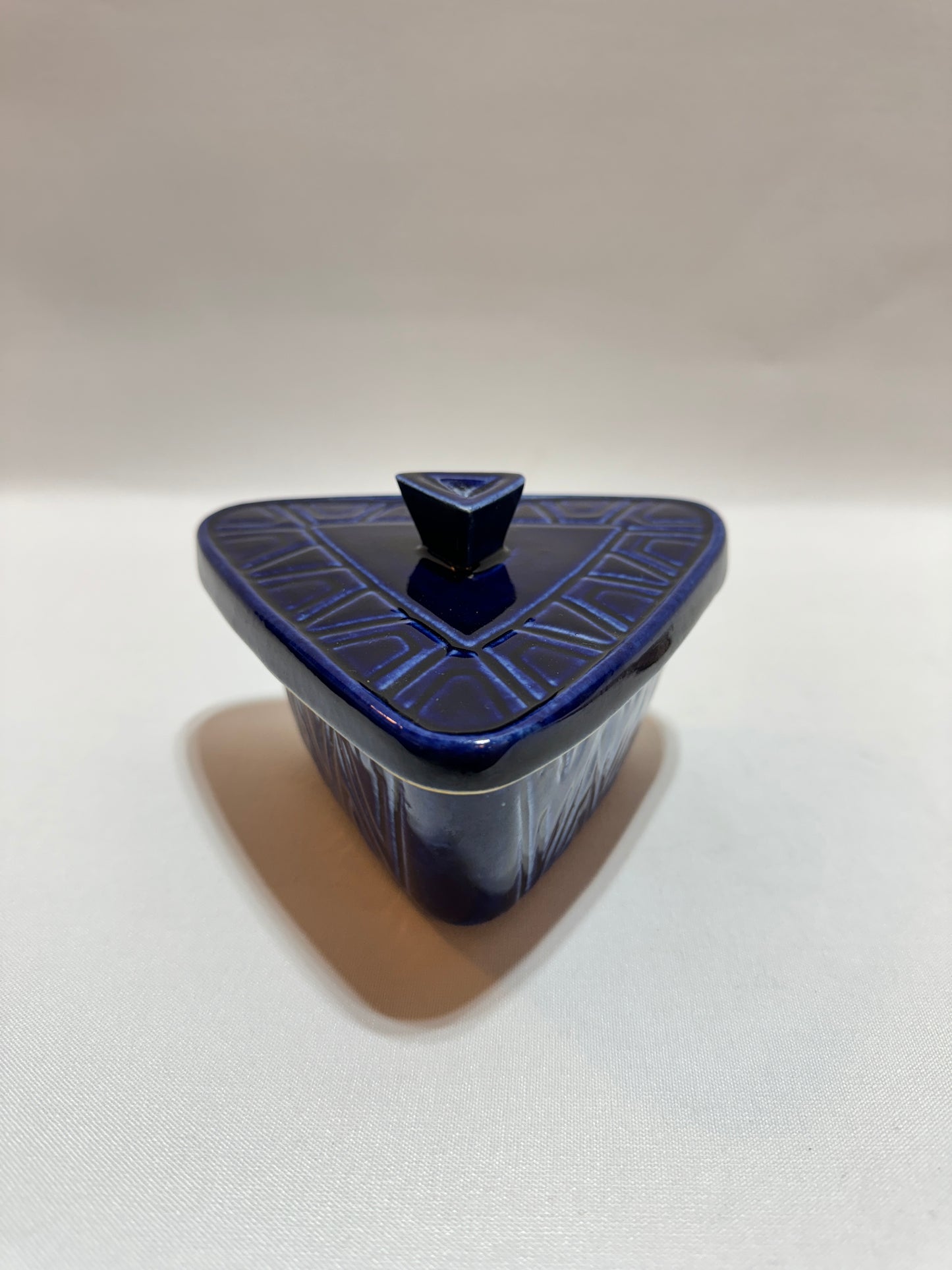 Porslinsskål med lock