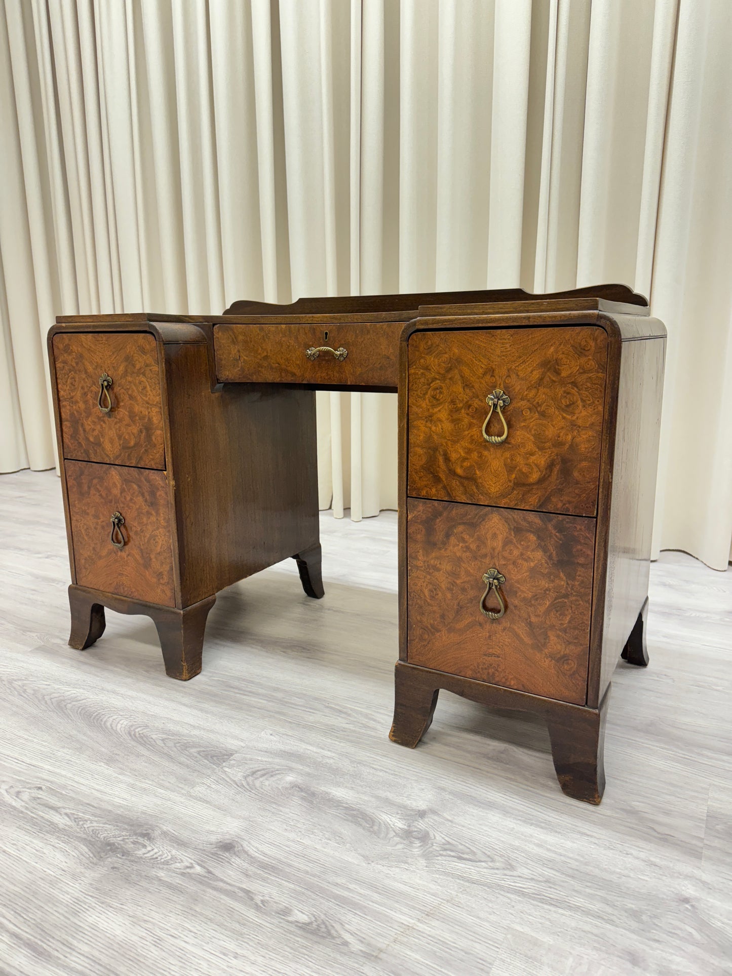 Skrivbord/sminkbord 1900-tal