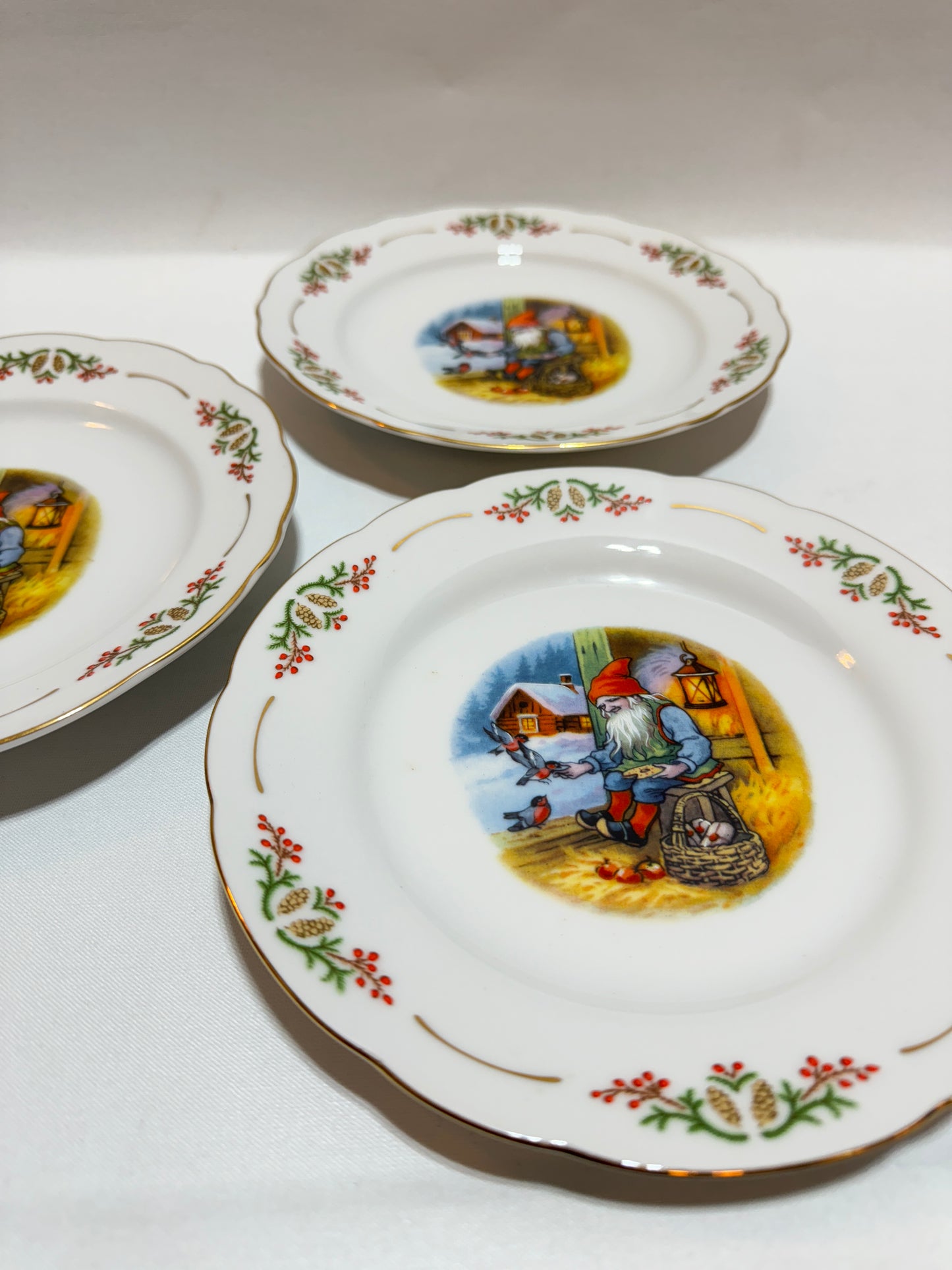 3 st Assietter ”Christineholm”