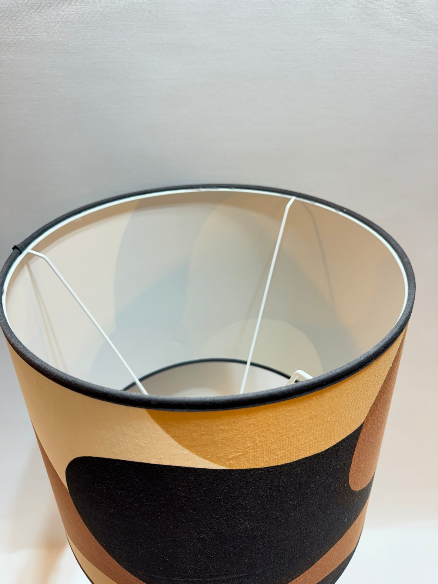 Lampa med Marimekkoskärm